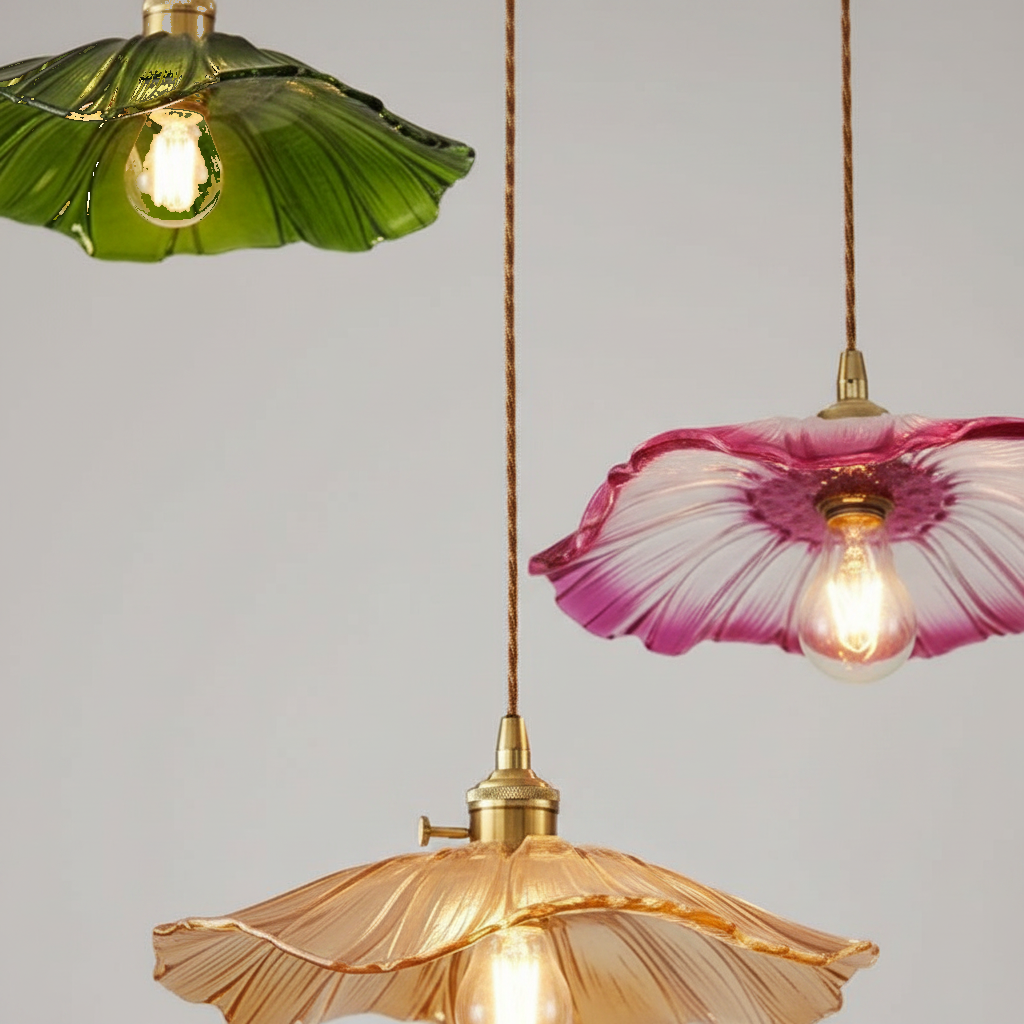 Lustre 3 Lampes Fleur Verre Bohème Laiton Doré - gros plan sur les détails de fabrication