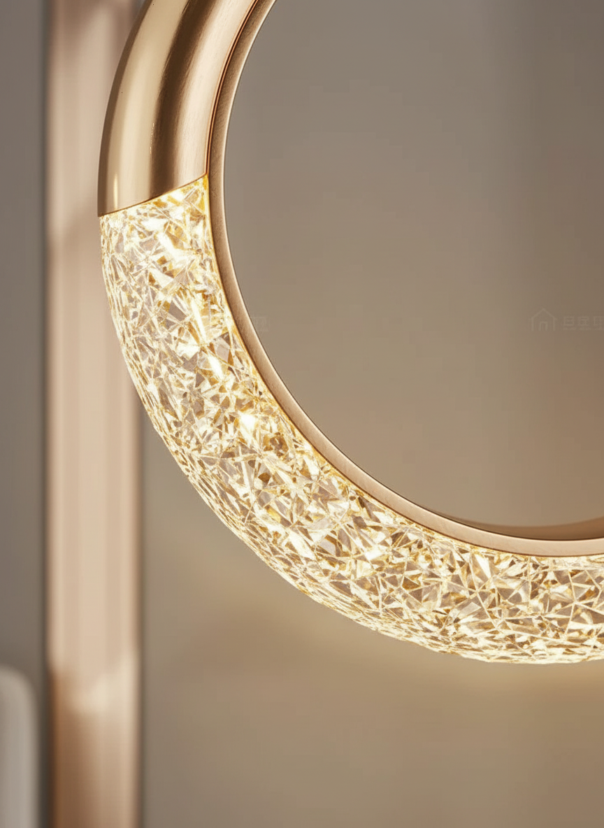 Suspension Anneau LED Acrylique Cristal Design Doré - gros plan sur les détails de fabrication