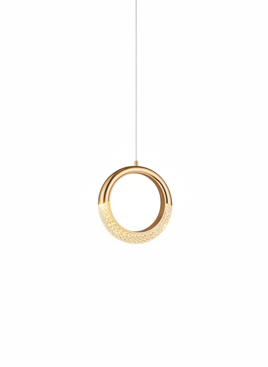 Suspension Anneau LED Acrylique Cristal Design Doré - vue produit sur fond blanc
