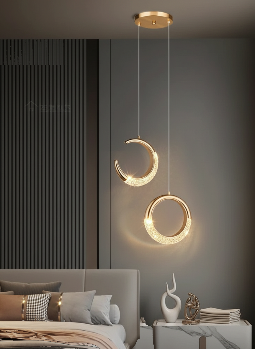 Suspension Double Lune et Anneau LED Cristal Doré mise en ambiance dans un intérieur