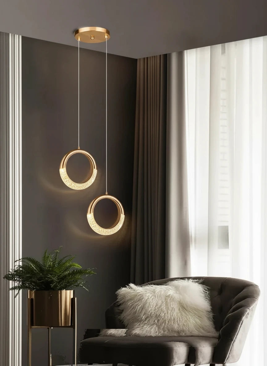 suspension-duo-anneaux-led-cristal-acrylique-dore highlight Image