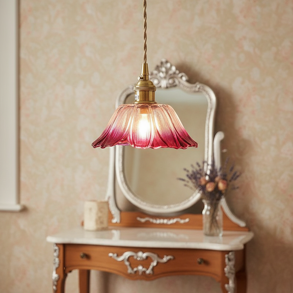 Suspension Fleur Verre Vintage Rose et Violet mise en ambiance dans un intérieur