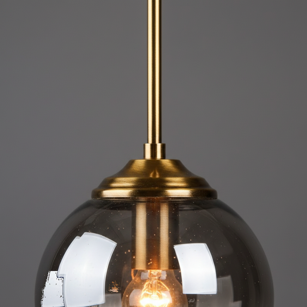 Suspension Globe Verre Fumé Design Doré - gros plan sur les détails de fabrication
