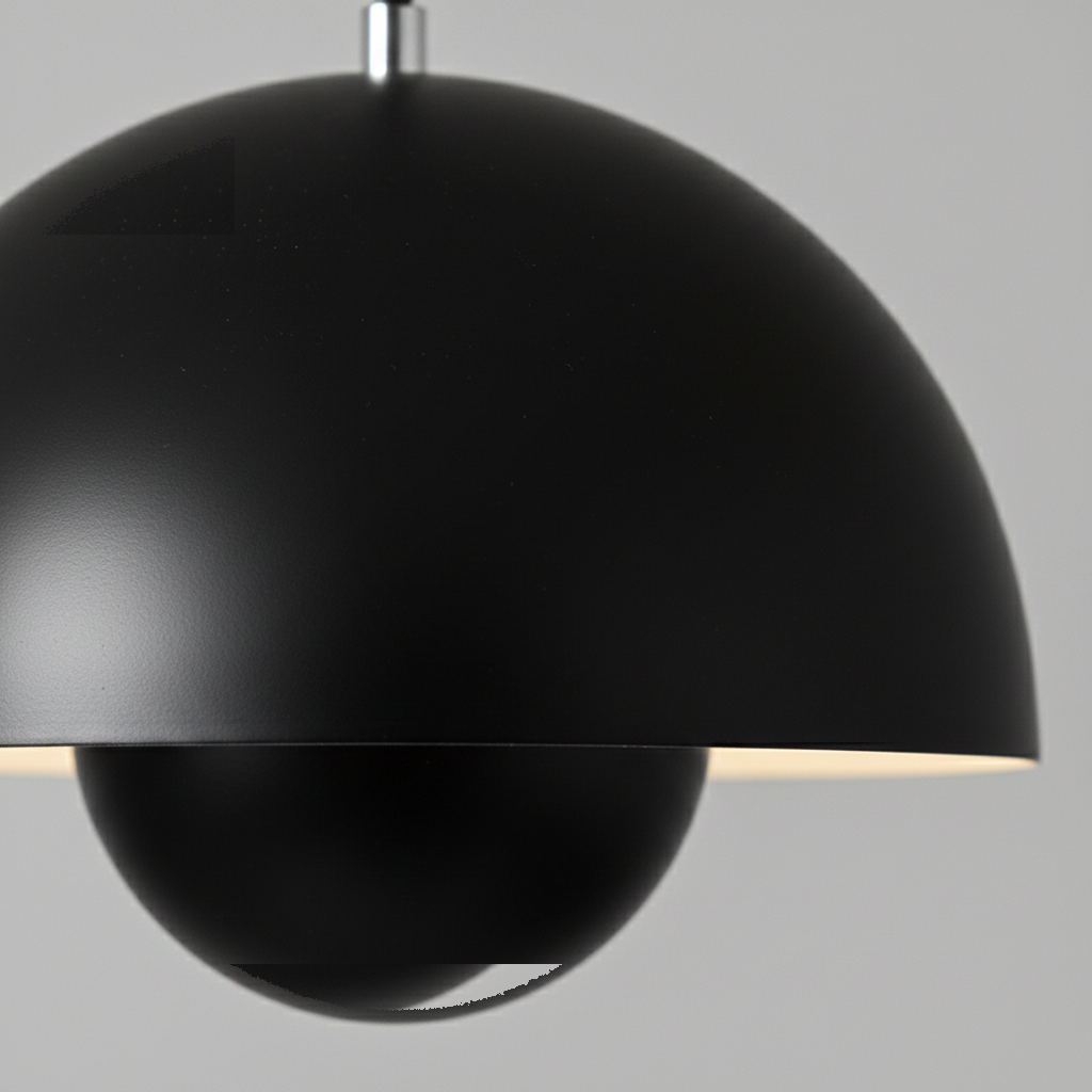 Suspension Métal Design Bourgeon Noir - gros plan sur les détails de fabrication