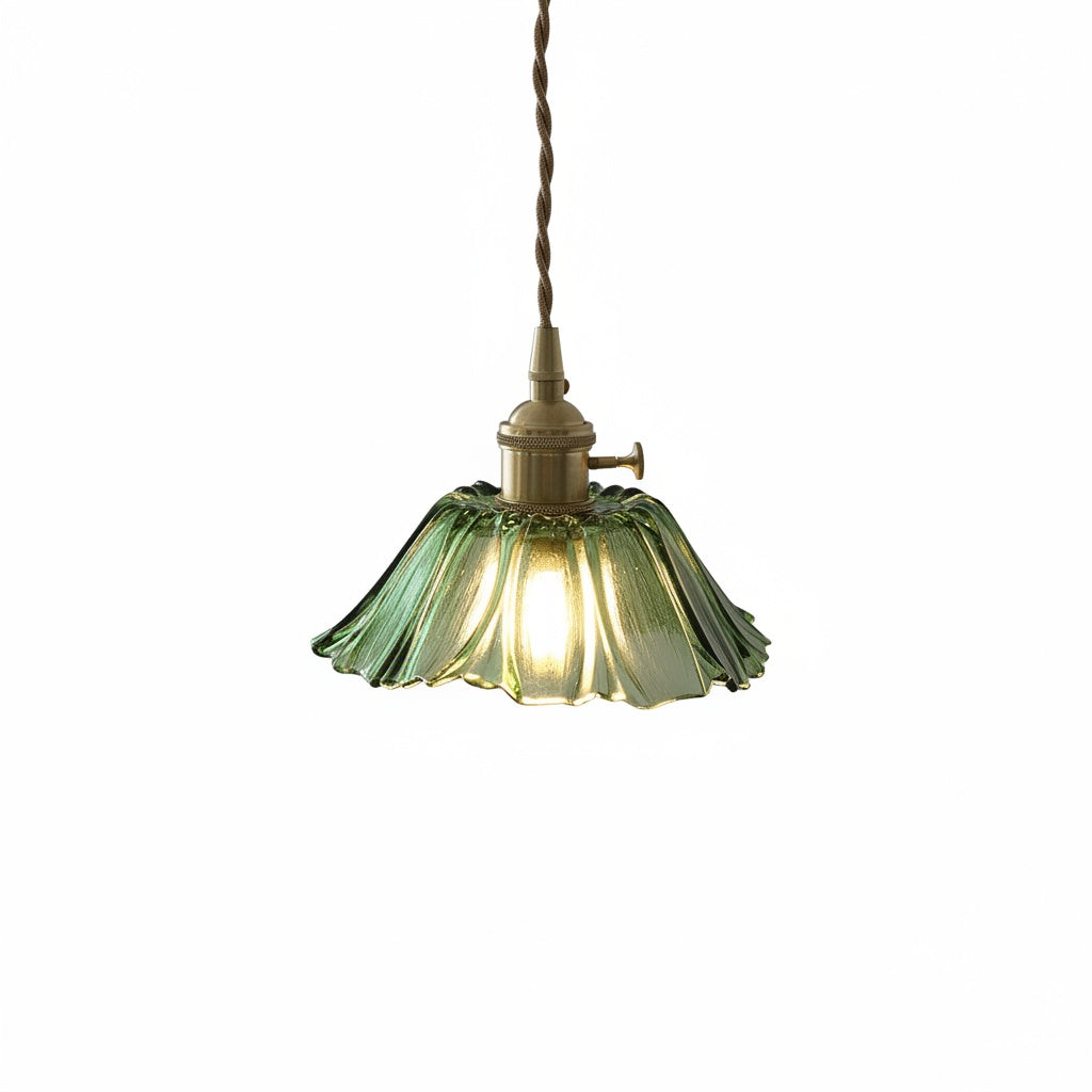 Suspension Verre Fleur Vintage - Abat-jour Évasé Vert Laiton - vue produit sur fond blanc