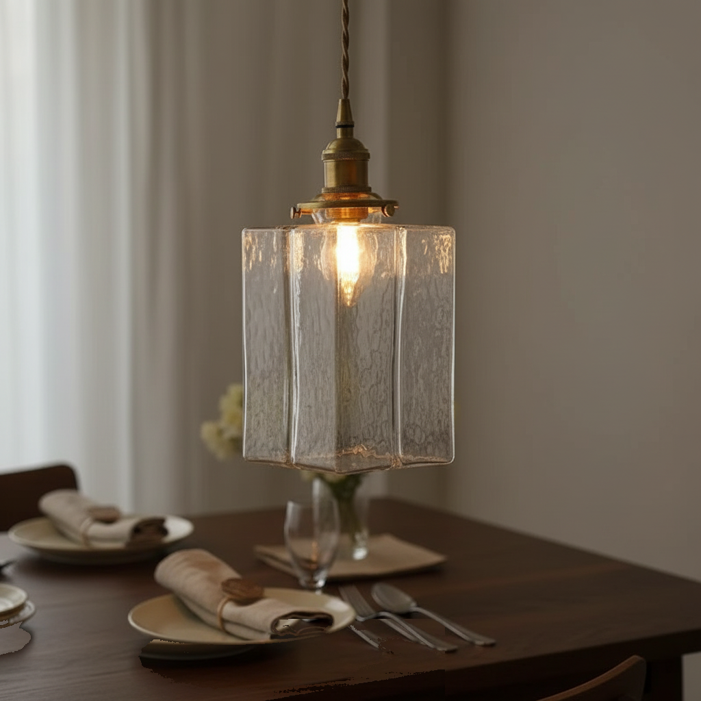 Suspension Verre Martelé Carrée Laiton mise en ambiance dans un intérieur