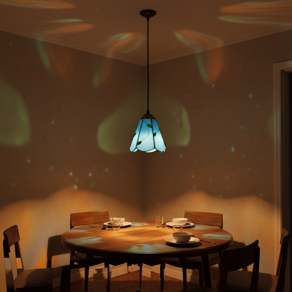 Suspension Vitrail Tiffany Feuillage Bleu allumée diffusant sa lumière
